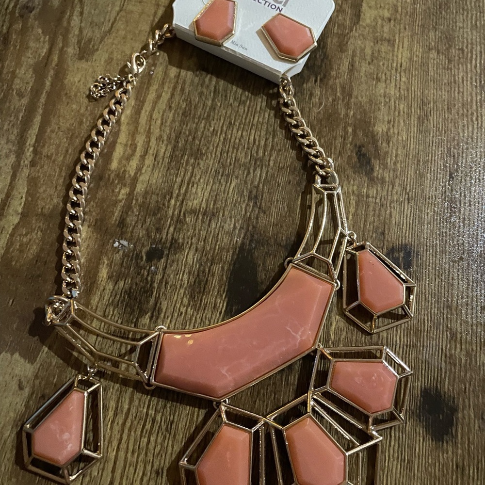 Mia collection peach necklace and earring set-NWT